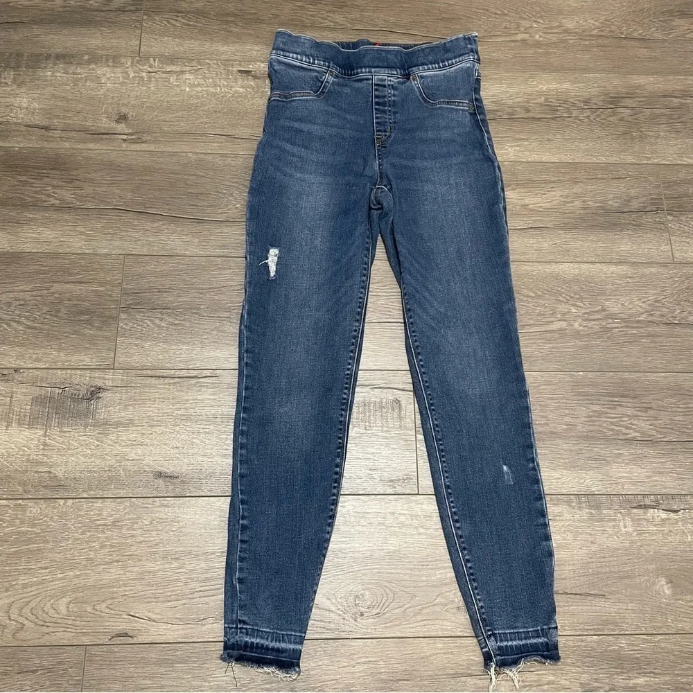 Spanx Distressed Ankle Skinny Jeans in Medium Wash High Rise Sz M Style 20203R. - Picture 2 of 10